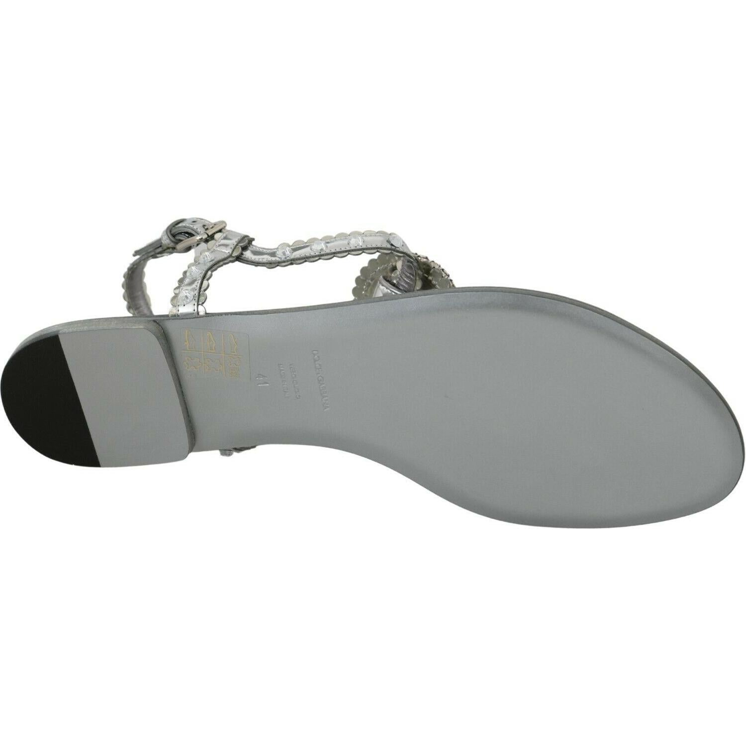 带水晶装饰的优雅银色平底鞋