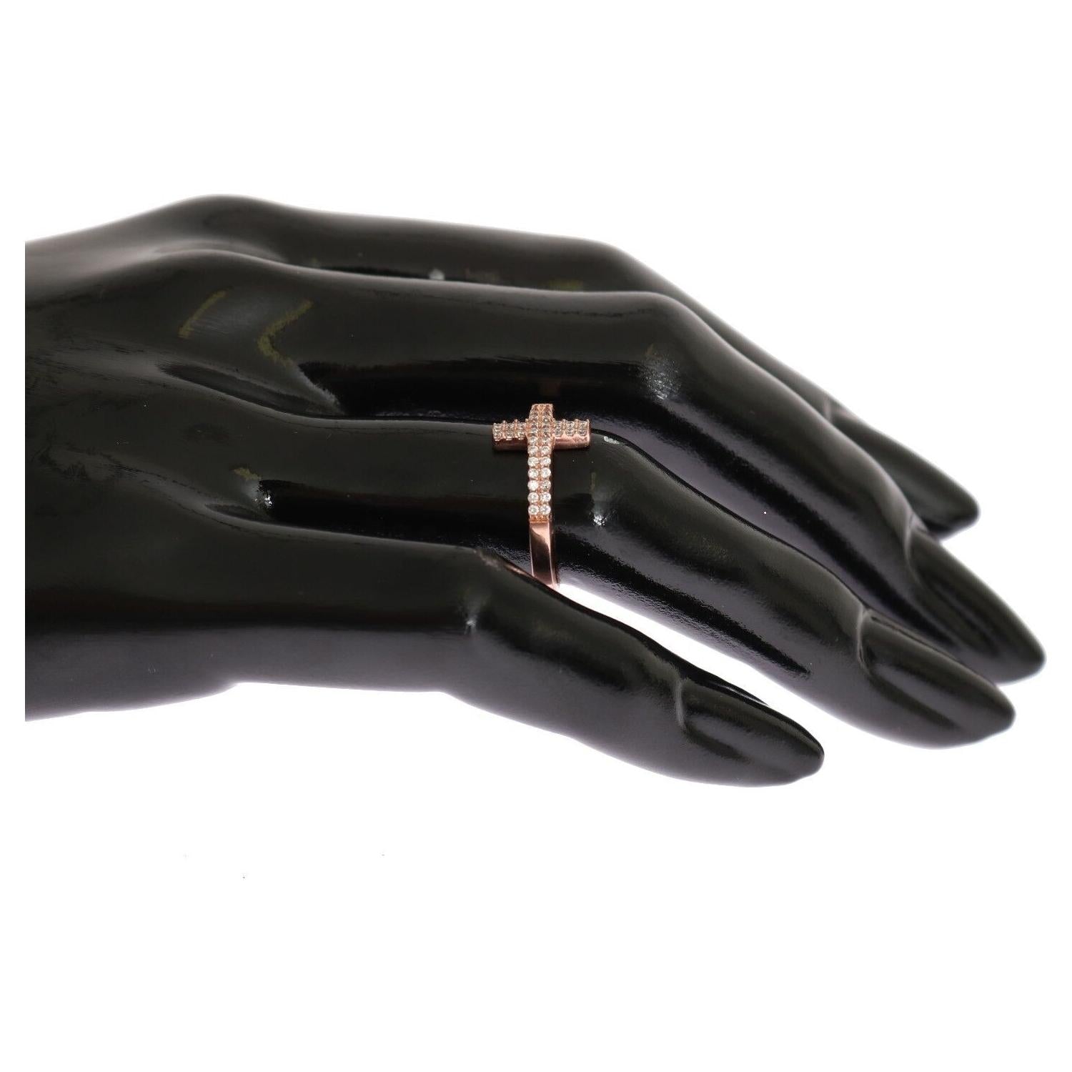 优雅粉红水晶镶嵌银戒指