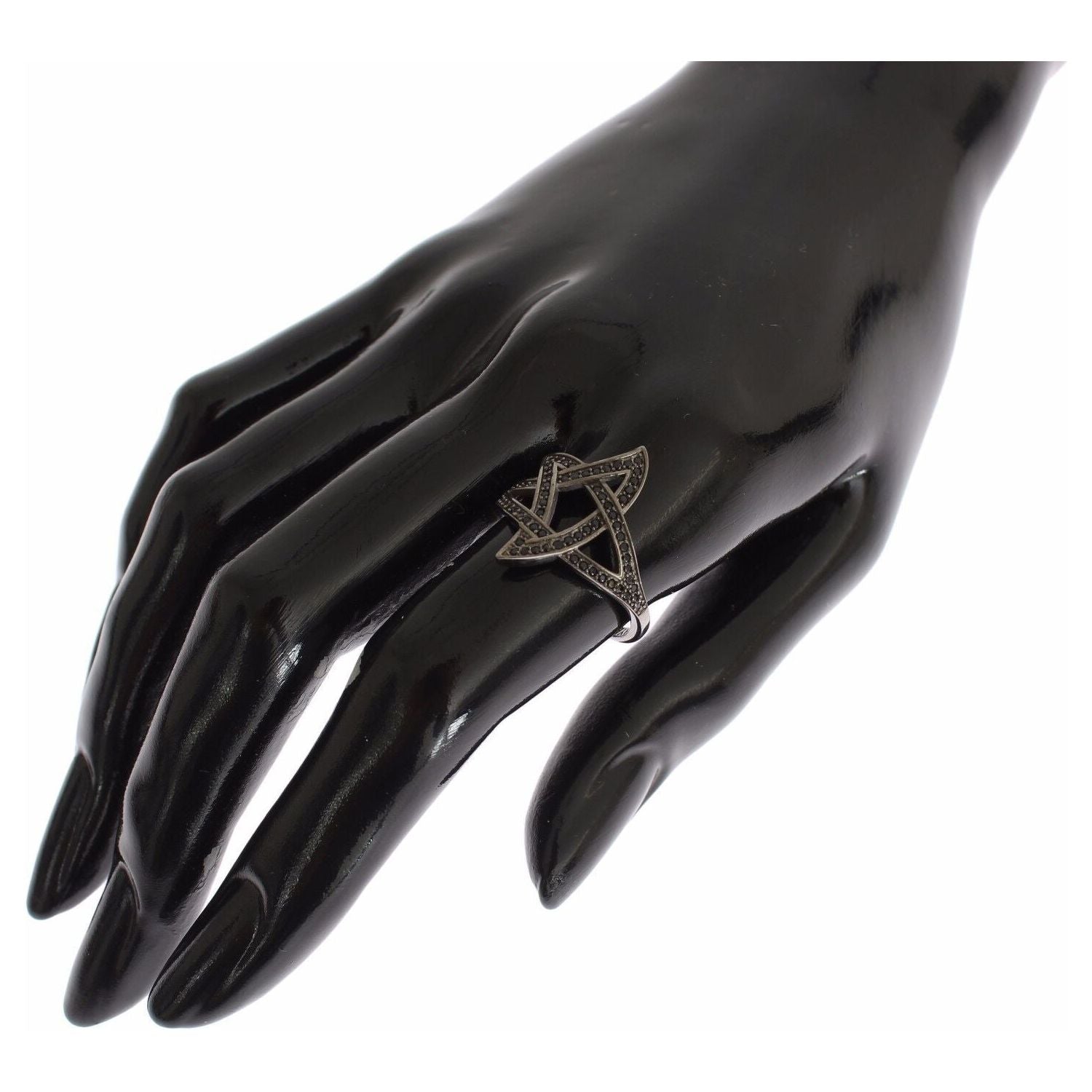 别致的黑铑银 CZ 水晶戒指