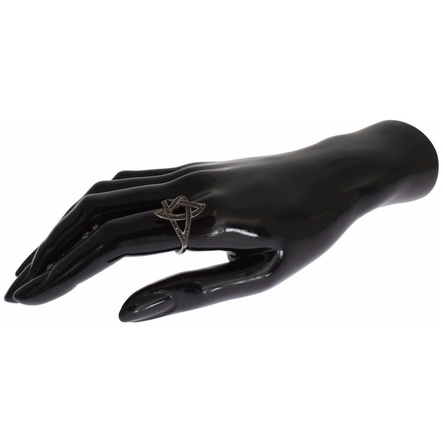 别致的黑铑银 CZ 水晶戒指