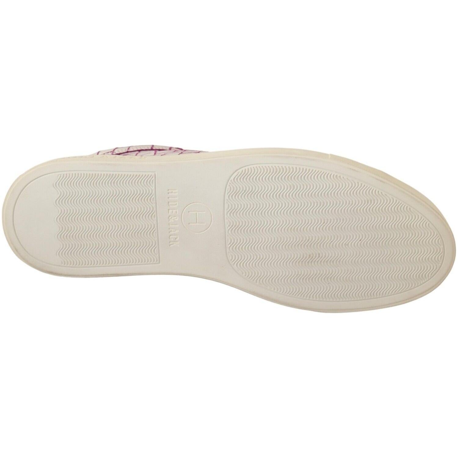 时尚白色和酒红色中帮皮革运动鞋