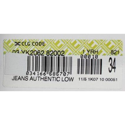 穿上永不过时的灰色牛仔裤，提升你的风格