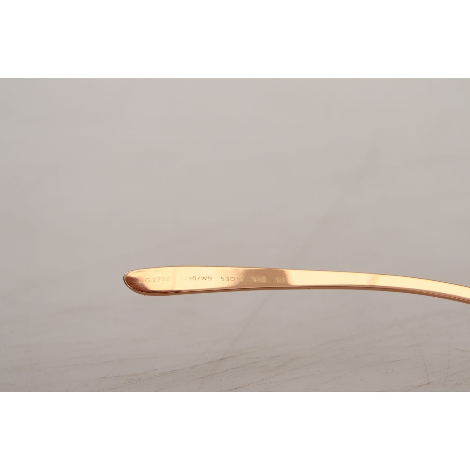 别致的玫瑰亮片刺绣太阳镜