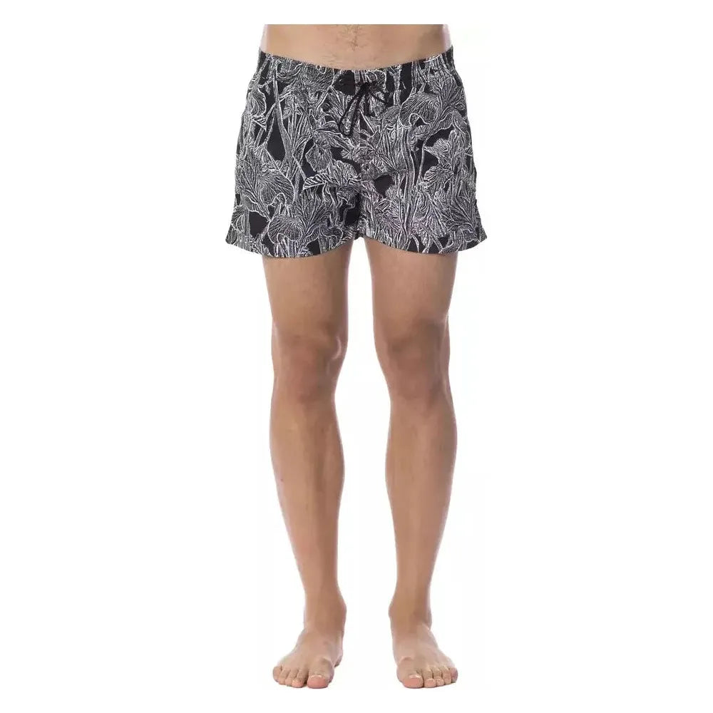 适合现代男士的时尚单色泳衣