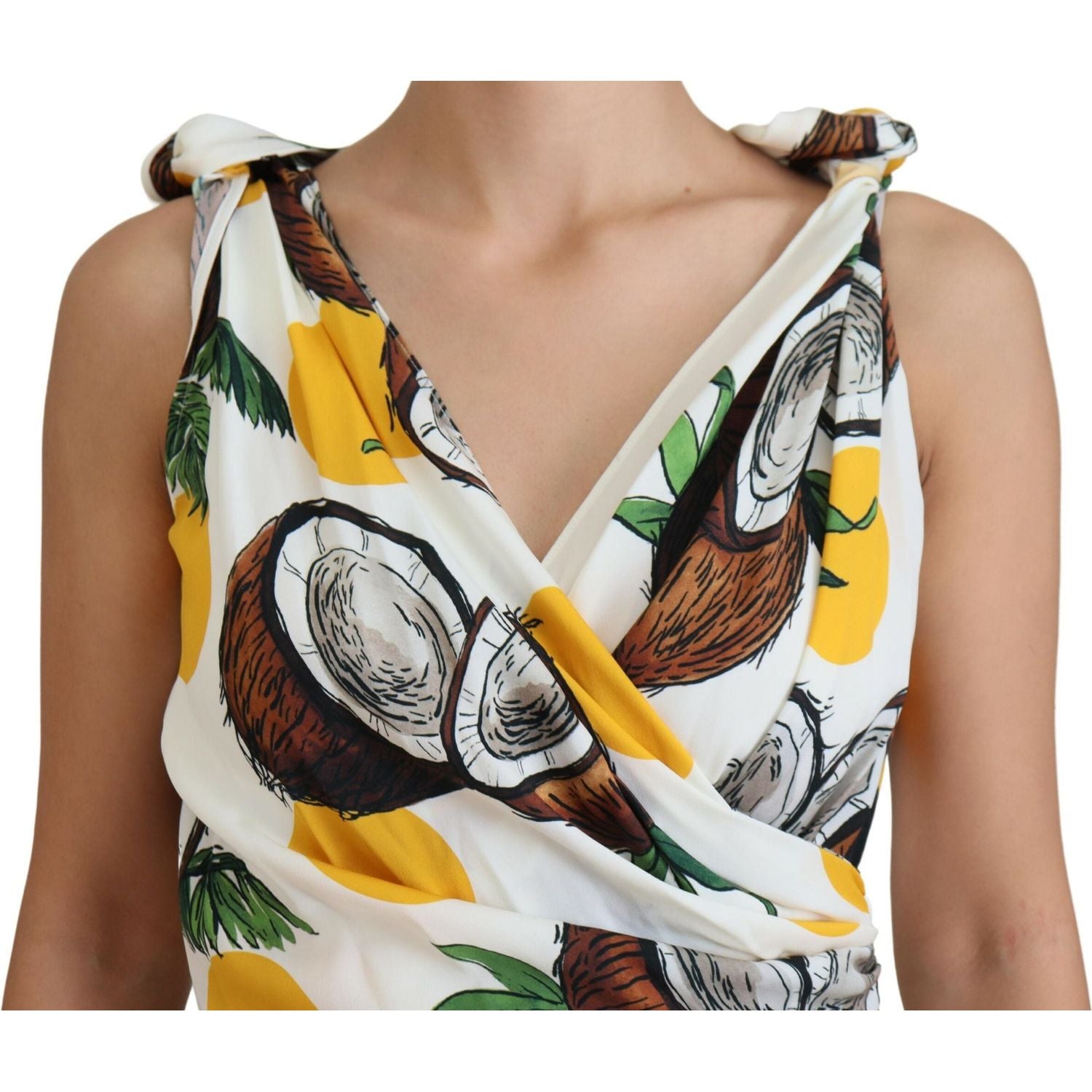 优雅的白色丝绸紧身迷你连衣裙