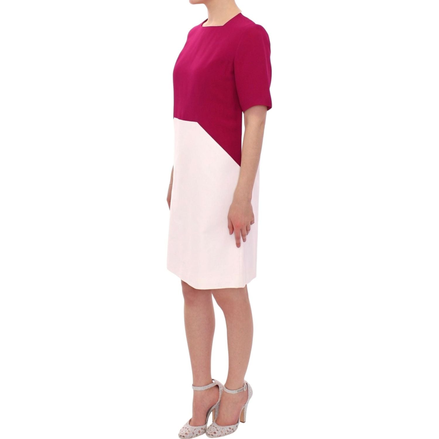 别致的白色和粉色直筒机器人连衣裙