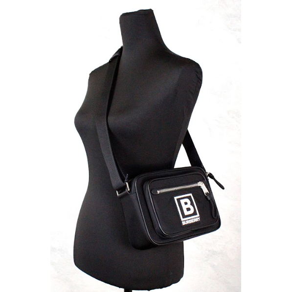 Front view with bag zipped and handles upright.