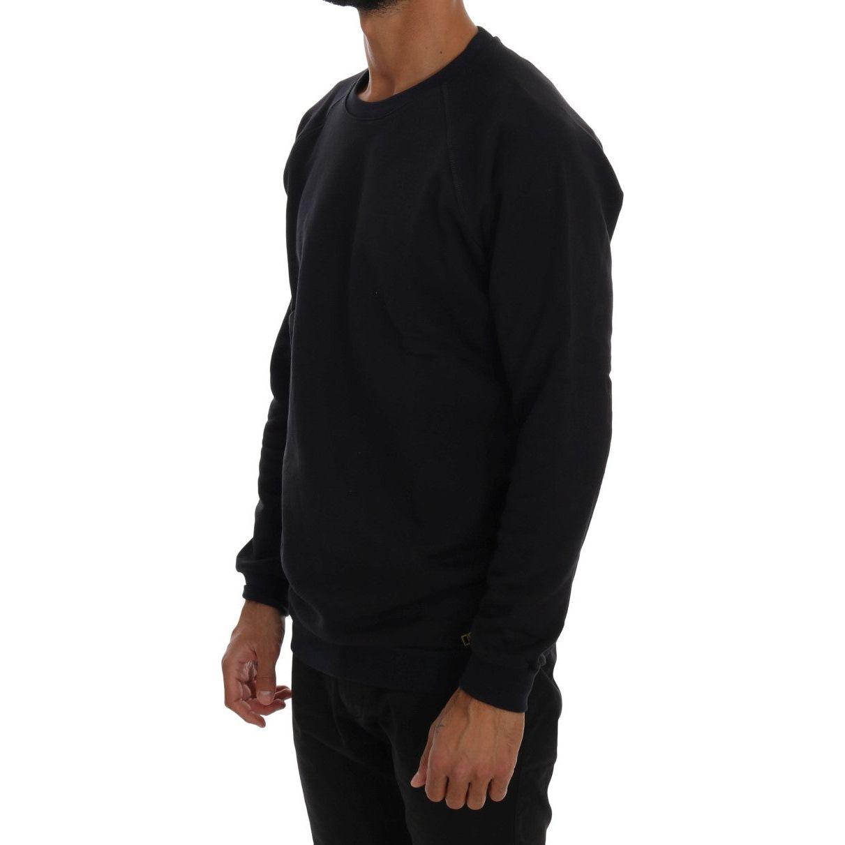 别致的深蓝色圆领棉质毛衣