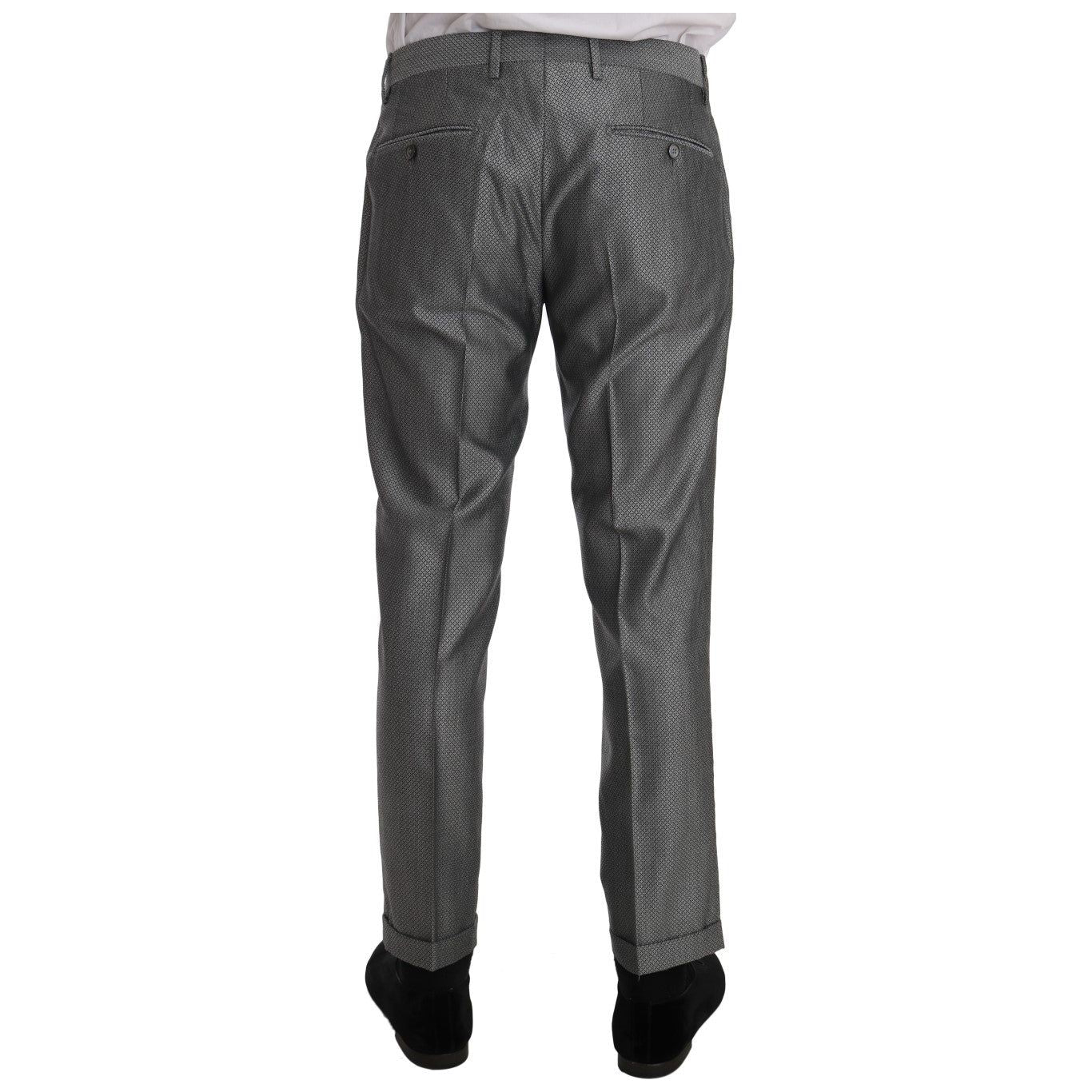 优雅的黑色双排扣西装