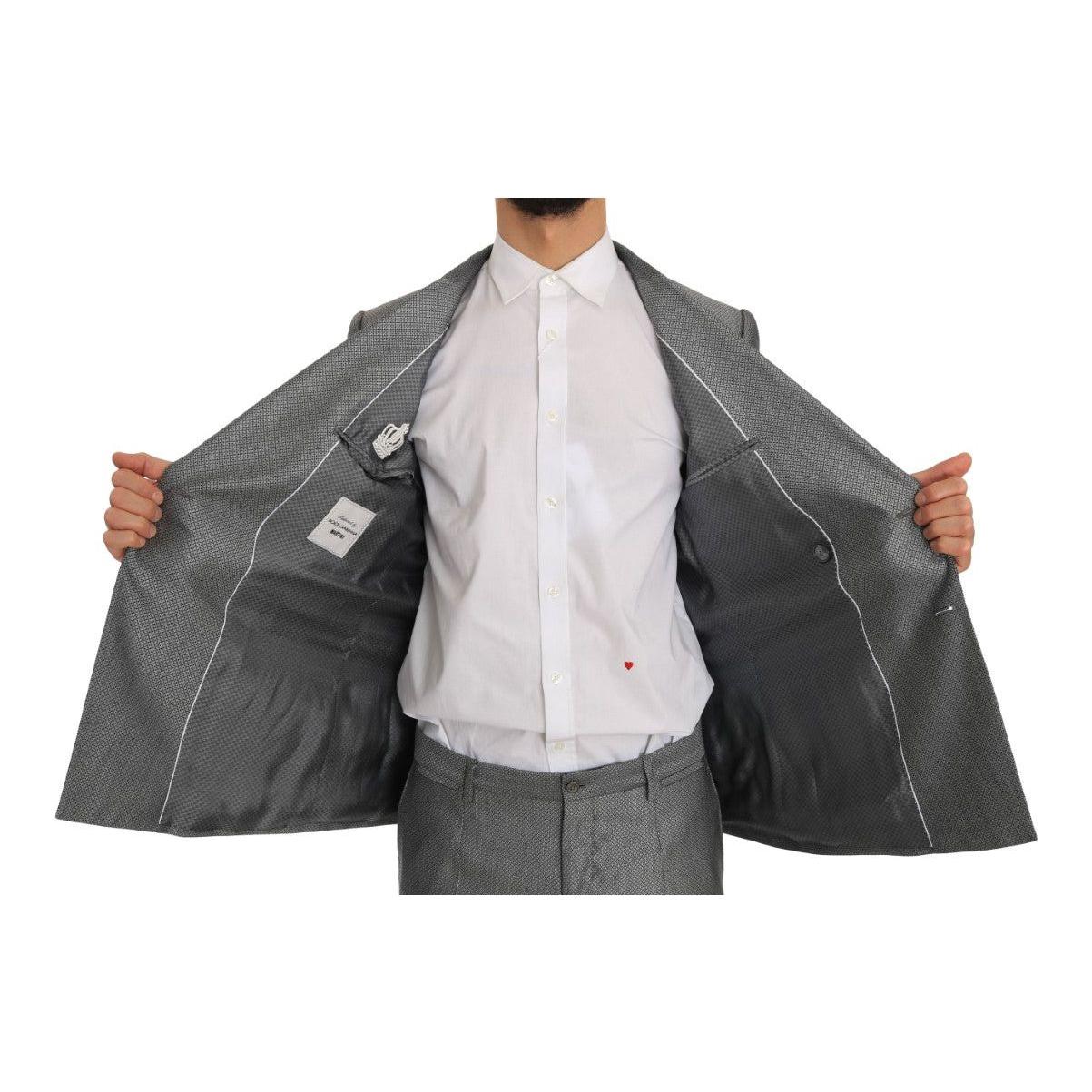 优雅的黑色双排扣西装